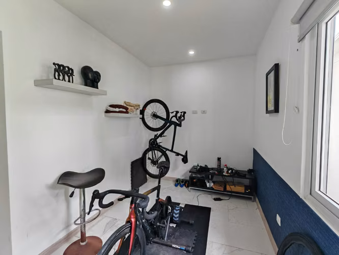 Venta de apartamento, 4 habitaciones. Uruca