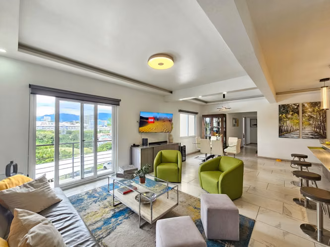 Venta de apartamento, 4 habitaciones. Uruca