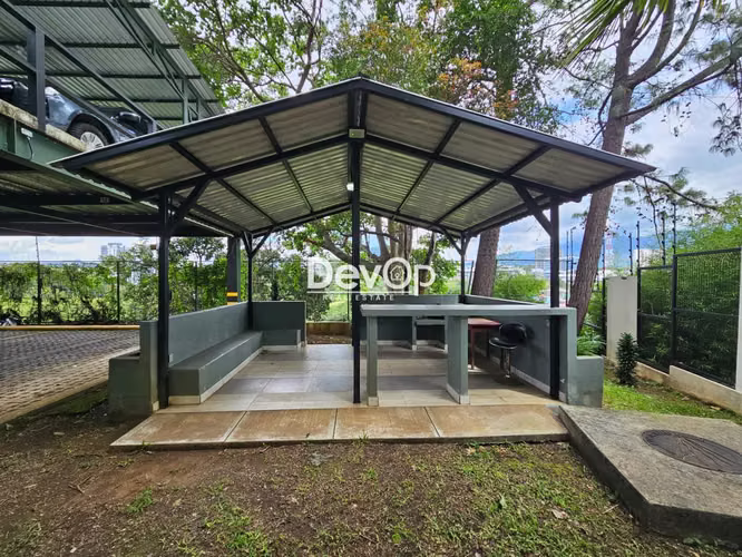 Venta de apartamento, 4 habitaciones. Uruca