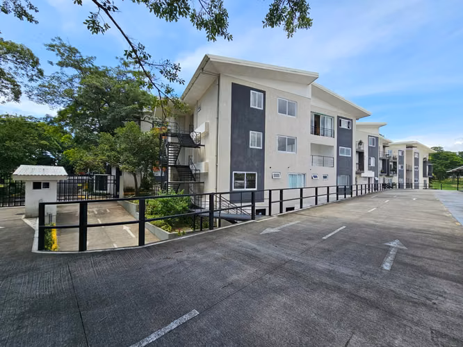 Venta de apartamento, 4 habitaciones. Uruca