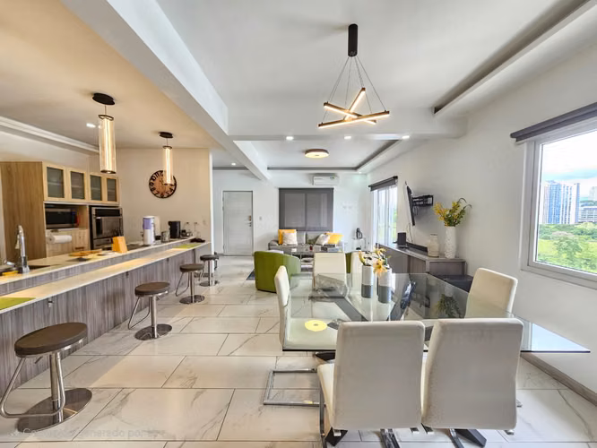 Venta de apartamento, 4 habitaciones. Uruca