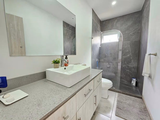 Venta de apartamento, 4 habitaciones. Uruca