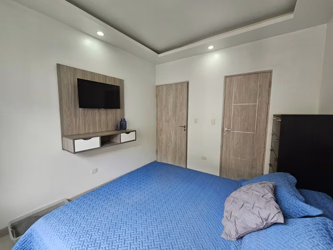 Venta de apartamento, 4 habitaciones. Uruca
