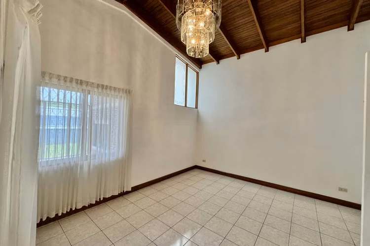 Venta de casa en Moravia (Oficina, clínica, centro de estudio) - Imagen 6