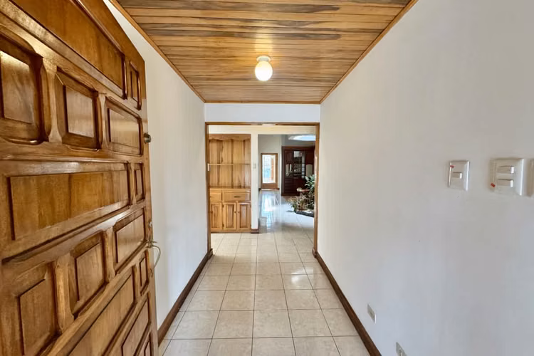 Venta de casa en Moravia (Oficina, clínica, centro de estudio) - Imagen 2