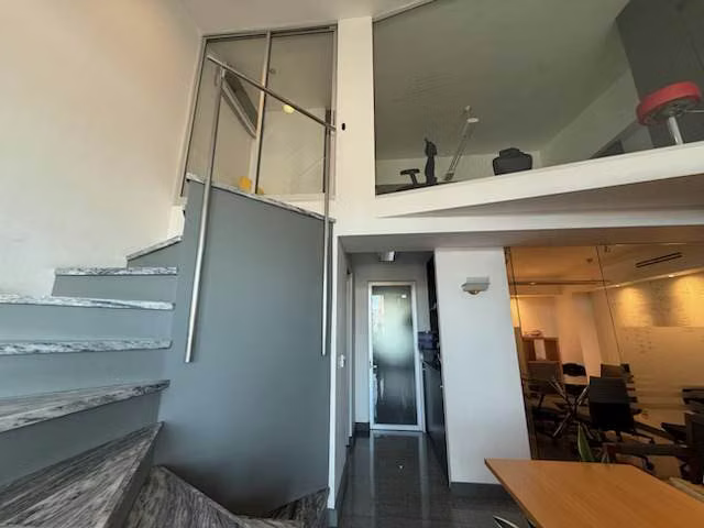 ALQUILER DE OFICINA EN UBICACION PREMIUM SANTA ANA - Imagen 3