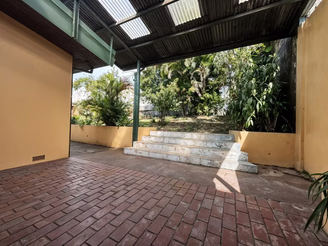 VENTA DE CASA ESQUINERA – USO DE SUELO MIXTO
