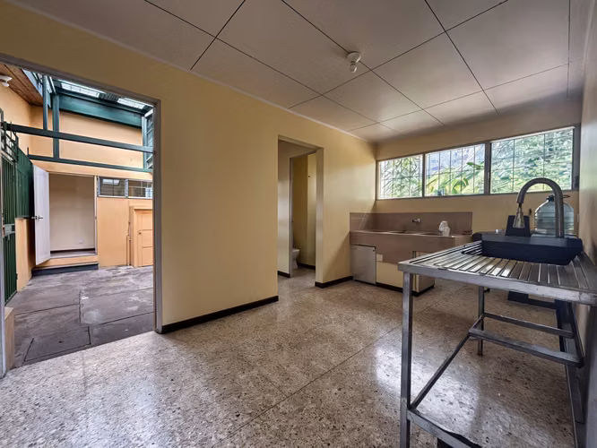 VENTA DE CASA ESQUINERA – USO DE SUELO MIXTO