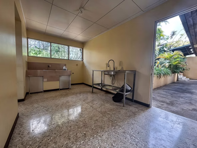 VENTA DE CASA ESQUINERA – USO DE SUELO MIXTO