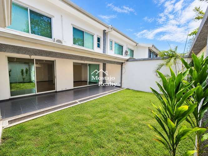 Alquiler Casa amplia, Condominio Hacienda Barcelona, Santa Ana