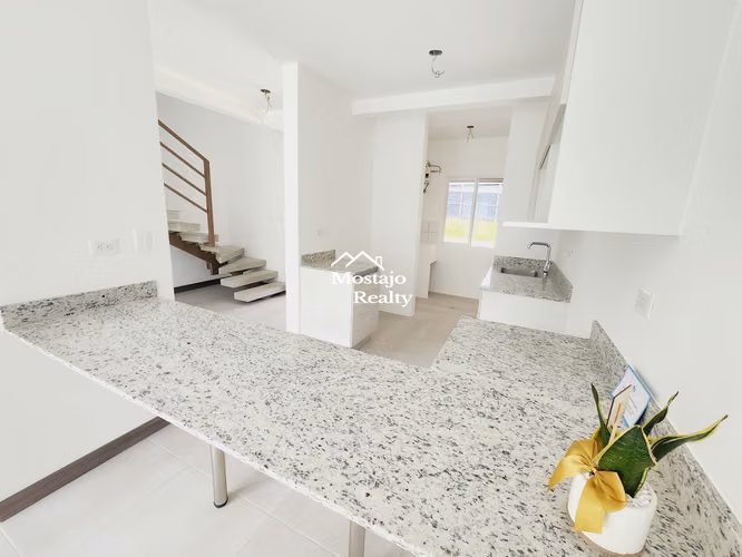 Alquiler de casa moderna en Condominio Caoba, Ciudad Colón