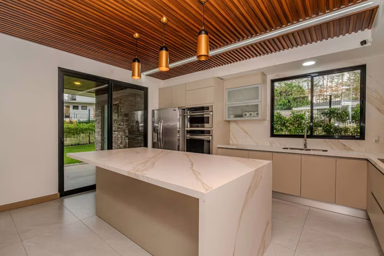 Casa moderna a la venta en La Guácima de Alajuela