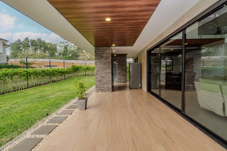 Casa moderna a la venta en La Guácima de Alajuela