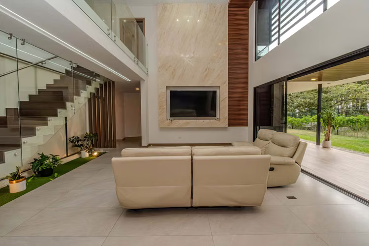 Casa moderna a la venta en La Guácima de Alajuela