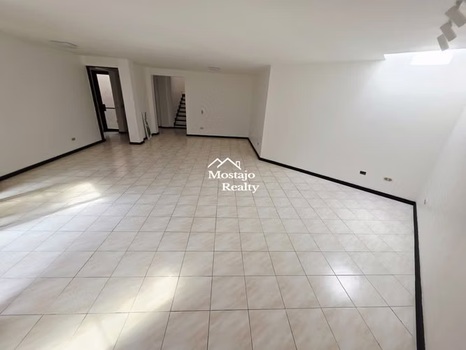 Venta de Casa, Condominio por el Country Club de Escazú, 4 parqueos - Imagen 4
