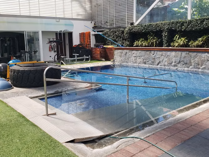 VENTA DE CASA EN GUACHIPELIN CON USO DE SUELO MIXTO - Imagen 2