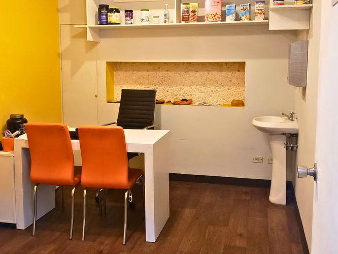 VENTA DE CASA EN GUACHIPELIN CON USO DE SUELO MIXTO - Imagen 16