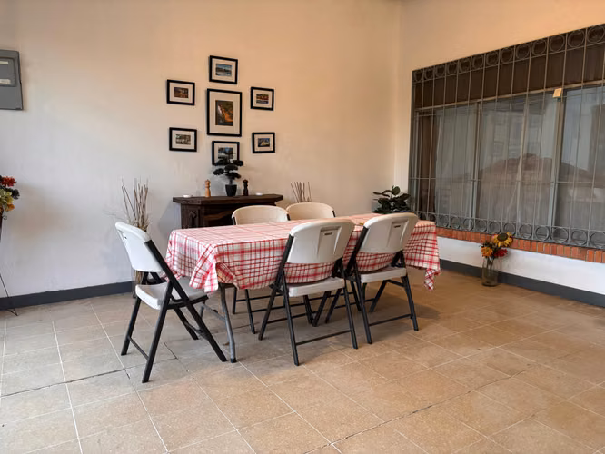 Venta de Casa en Ciudad Colón con gran terreno