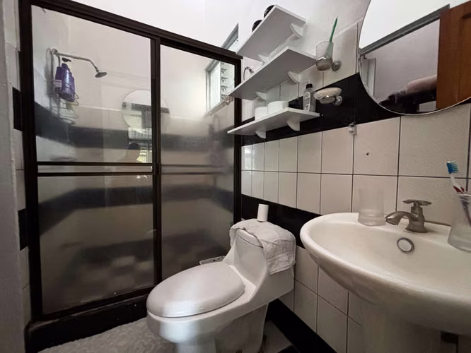 Venta de Casa en Ciudad Colón con gran terreno