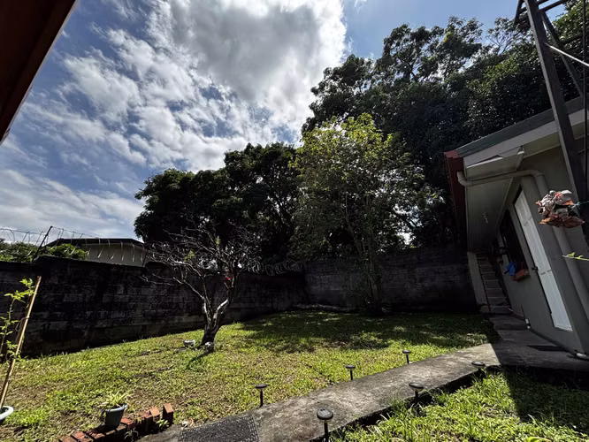 Venta de Casa en Ciudad Colón con gran terreno