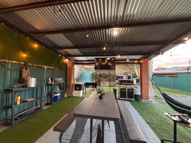 Venta de Casa en Ciudad Colón con gran terreno