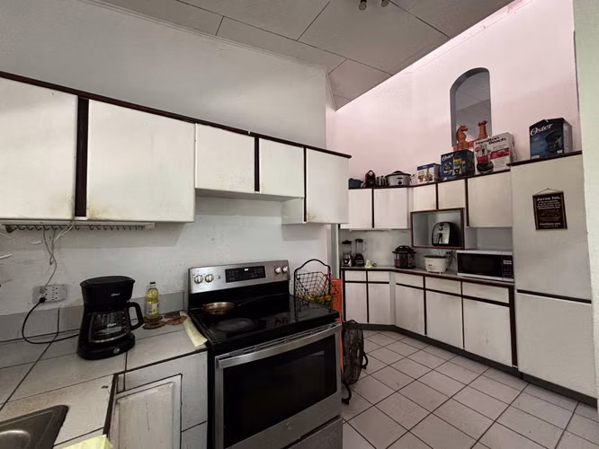 Venta de Casa en Ciudad Colón con gran terreno