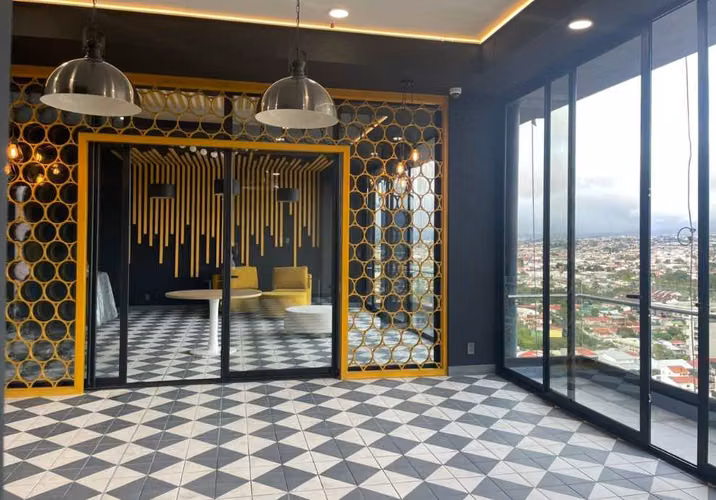 Modern 2-Bedroom Apartment in Premium Condo – $1,300