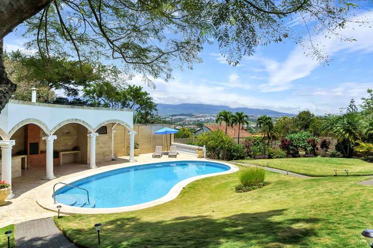 Villa Lunavista con Vistas Panorámicas en Guachipelín, Escazú