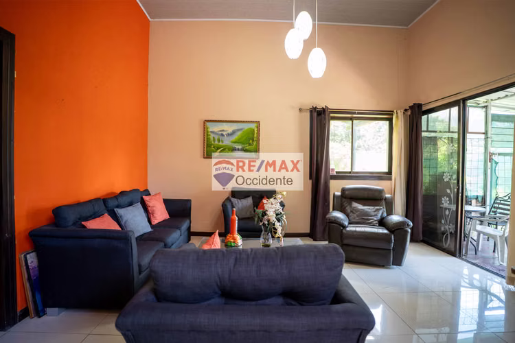 Casa en venta con Apartamentos ingreso privado
