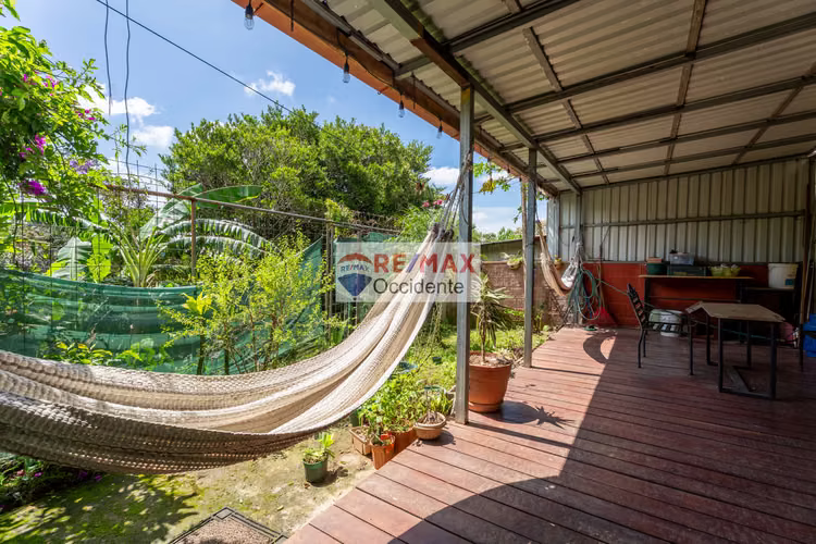Casa en venta con Apartamentos ingreso privado