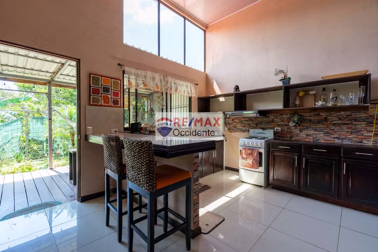 Casa en venta con Apartamentos ingreso privado