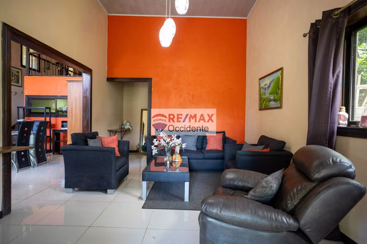 Casa en venta con Apartamentos ingreso privado