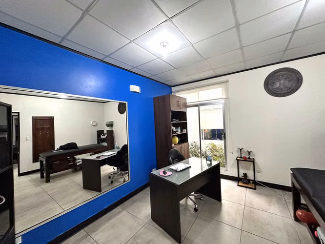 Local Comercial en Venta en Cartago Centro | Comercial Multifuncional / Clínica Activa + Potencial Residencial.