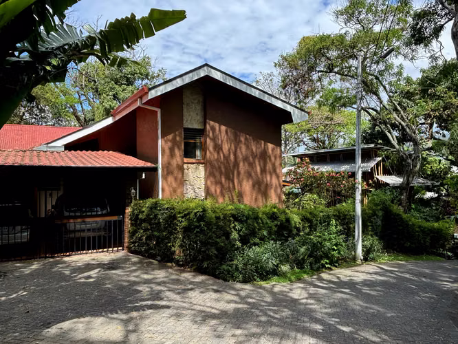 Venta Casa Escazú, San José Uso Mixto