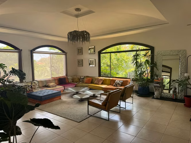 HOUSE FOR RENT/SALE IN VILLA REAL*