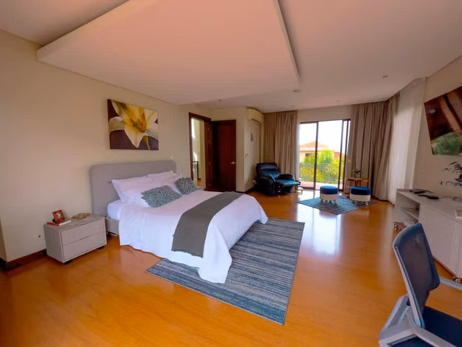 Espectacular casa de 4 habitaciones y 4 baños en Cerro Real, Escazú