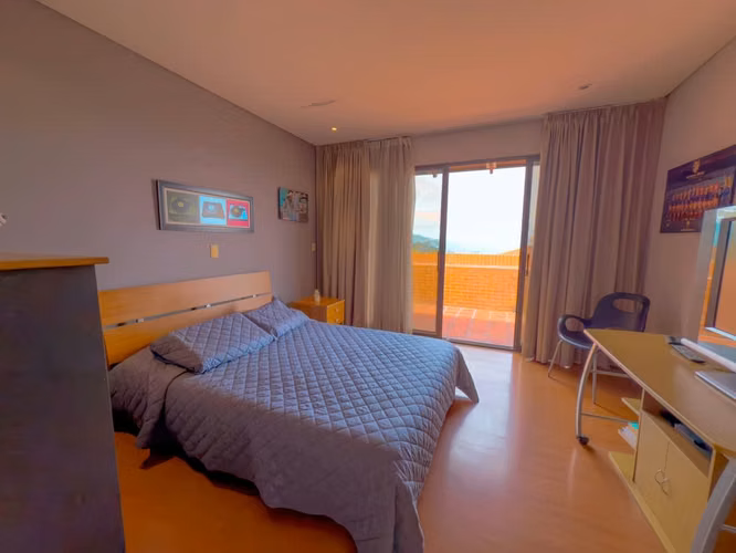 Espectacular casa de 4 habitaciones y 4 baños en Cerro Real, Escazú