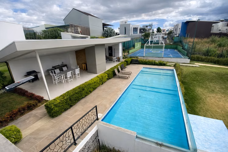 VENTA DE CASA EXCLUSIVA EN BELLO HORIZONTE ESCAZU