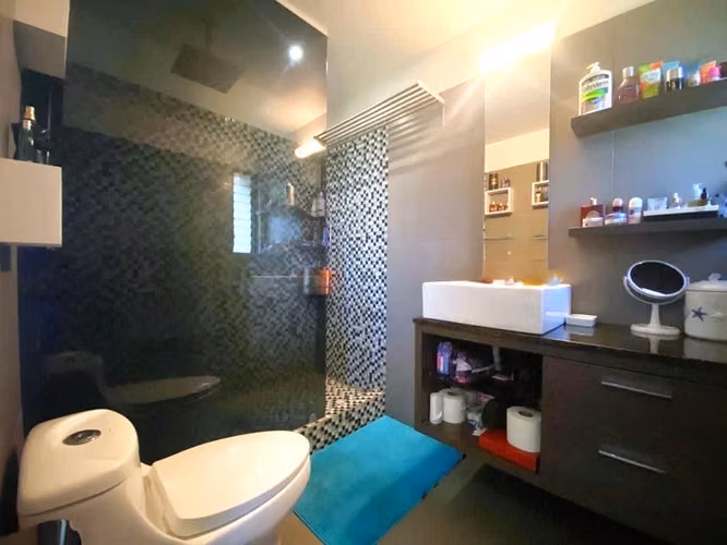 ¡Viva en el corazón de Escazú! Casa en Venta, con 4 habitaciones y jardín privado - Imagen 20