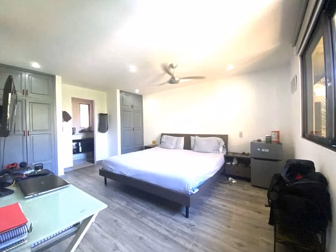 ¡Viva en el corazón de Escazú! Casa en Venta, con 4 habitaciones y jardín privado - Imagen 11