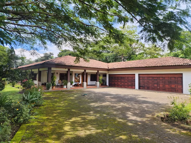 AE ARQUITECTURA | VENTA DE CASA + LOTE RIO ORO SANTA ANA AE 1238
