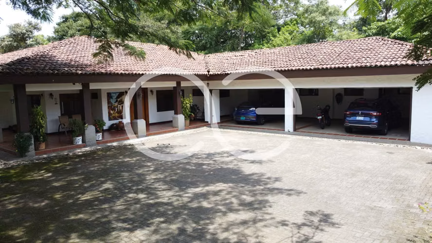 AE ARQUITECTURA | VENTA DE CASA + LOTE RIO ORO SANTA ANA AE 1238