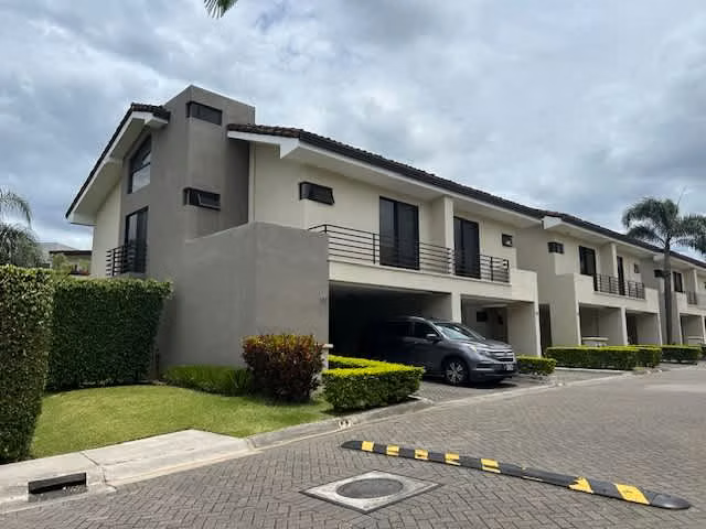 SE VENDE CASA – Santa Ana, Brasil | CO-586