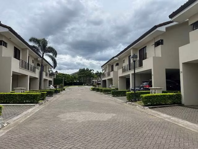 SE VENDE CASA – Santa Ana, Brasil | CO-586