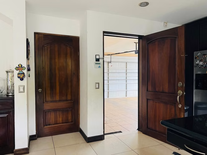Casa en Venta en Condominio Exclusivo en San Joaquín de Flores – ¡Tu hogar ideal en Heredia!