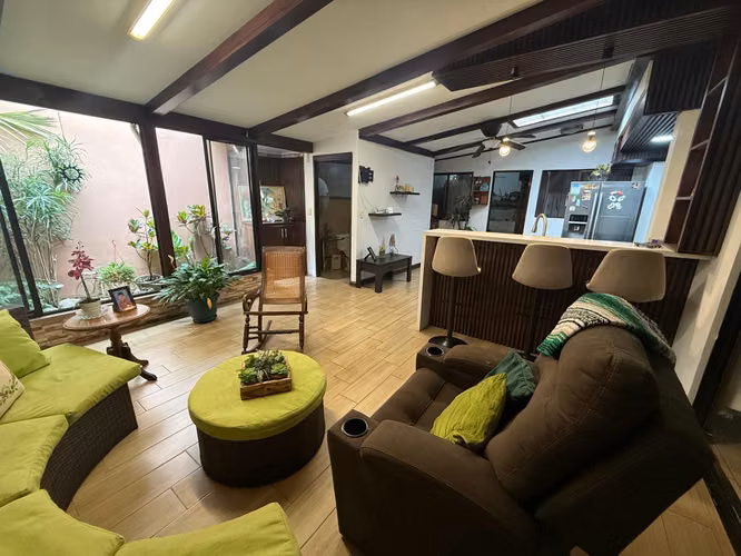 Venta casa amplia 3 hab en Sabanilla, Montes de Oca