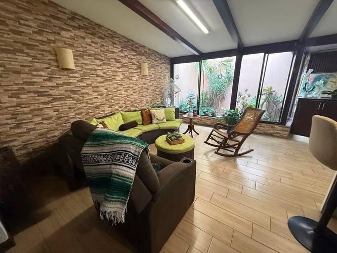 Venta casa amplia 3 hab en Sabanilla, Montes de Oca
