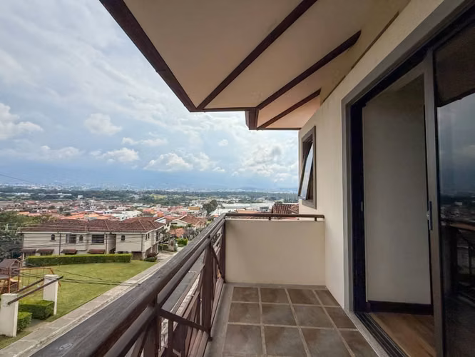 Venta de casa en Condominio en Ulloa, Heredia