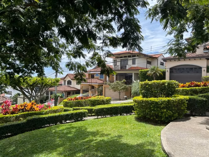 Venta de casa en Condominio en Ulloa, Heredia
