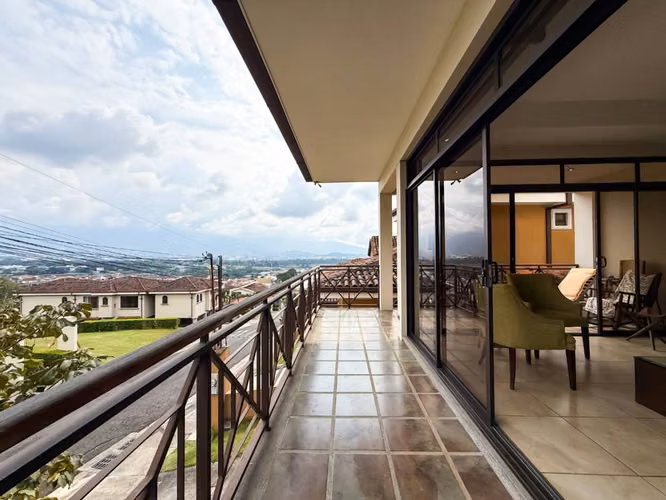 Venta de casa en Condominio en Ulloa, Heredia